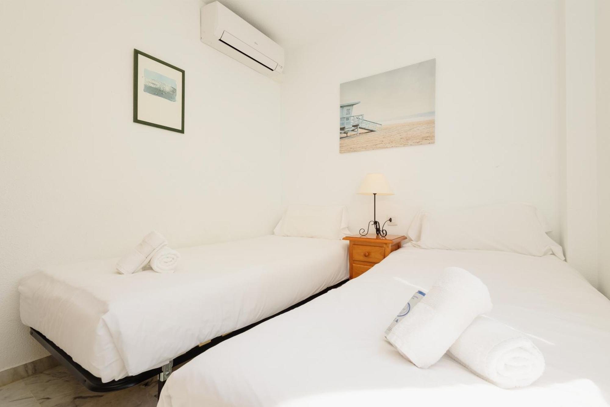 Beautiful Townhouse Walking Distance To The Beach In Costabella, Marbella Exterior photo