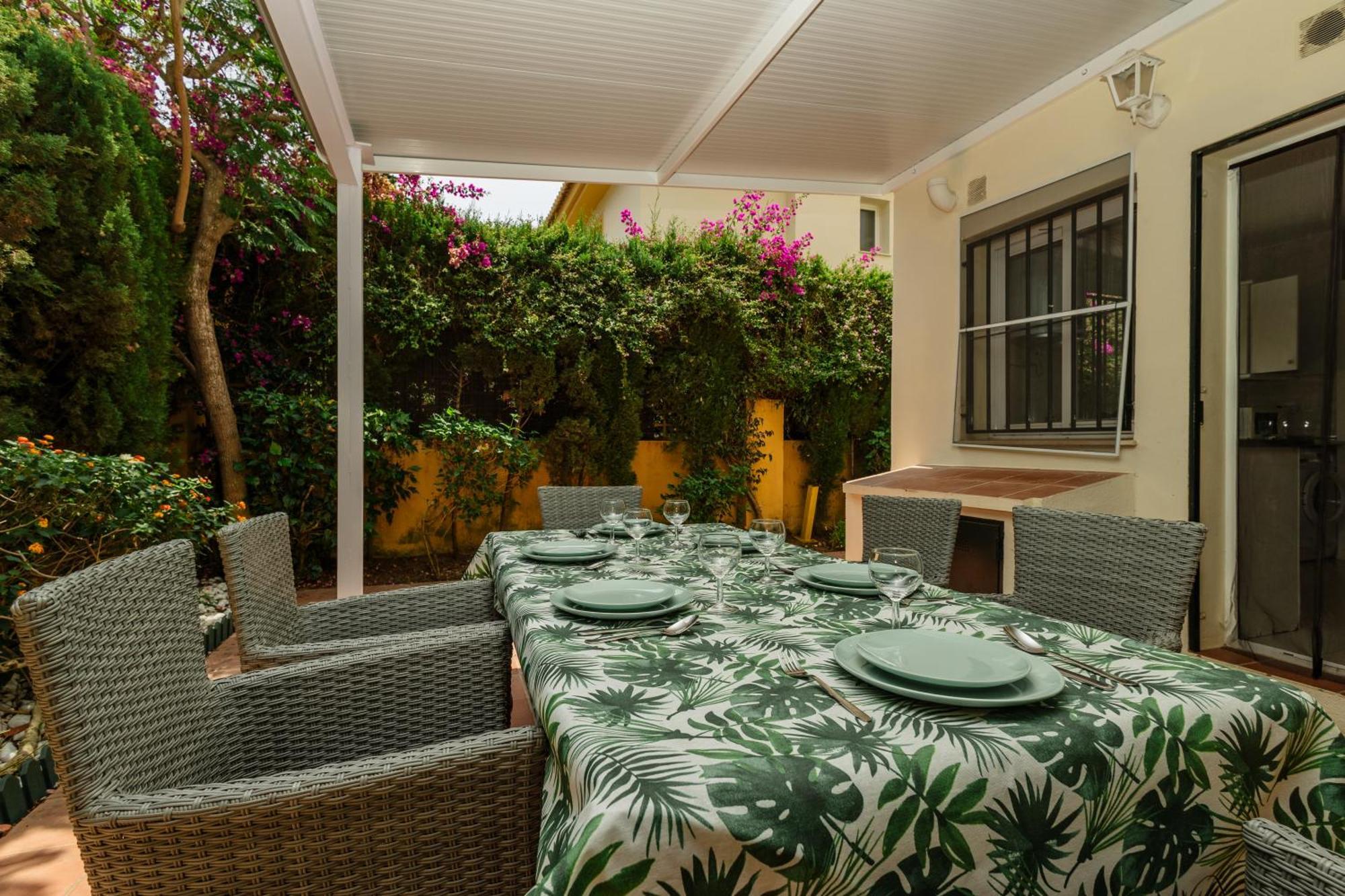 Beautiful Townhouse Walking Distance To The Beach In Costabella, Marbella Exterior photo