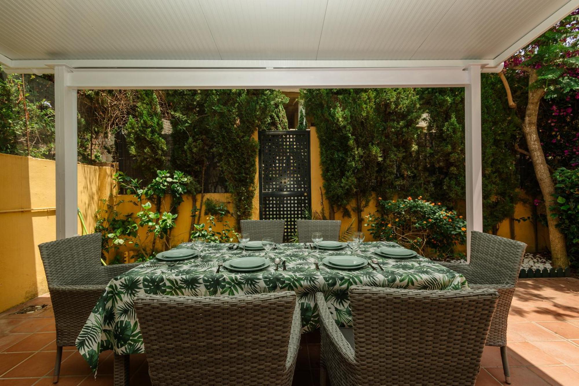 Beautiful Townhouse Walking Distance To The Beach In Costabella, Marbella Exterior photo