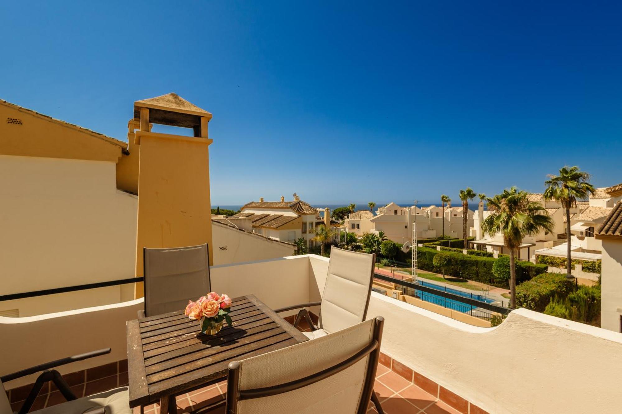 Beautiful Townhouse Walking Distance To The Beach In Costabella, Marbella Exterior photo
