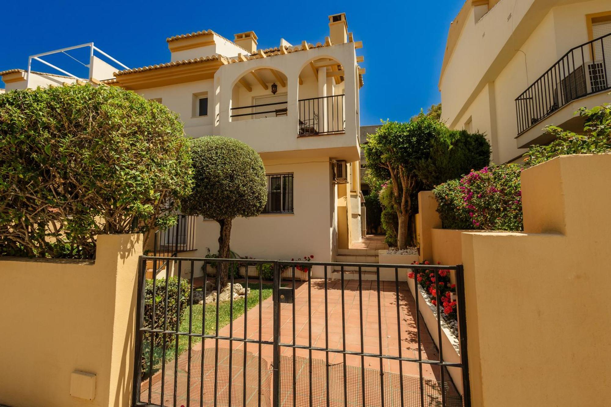 Beautiful Townhouse Walking Distance To The Beach In Costabella, Marbella Exterior photo